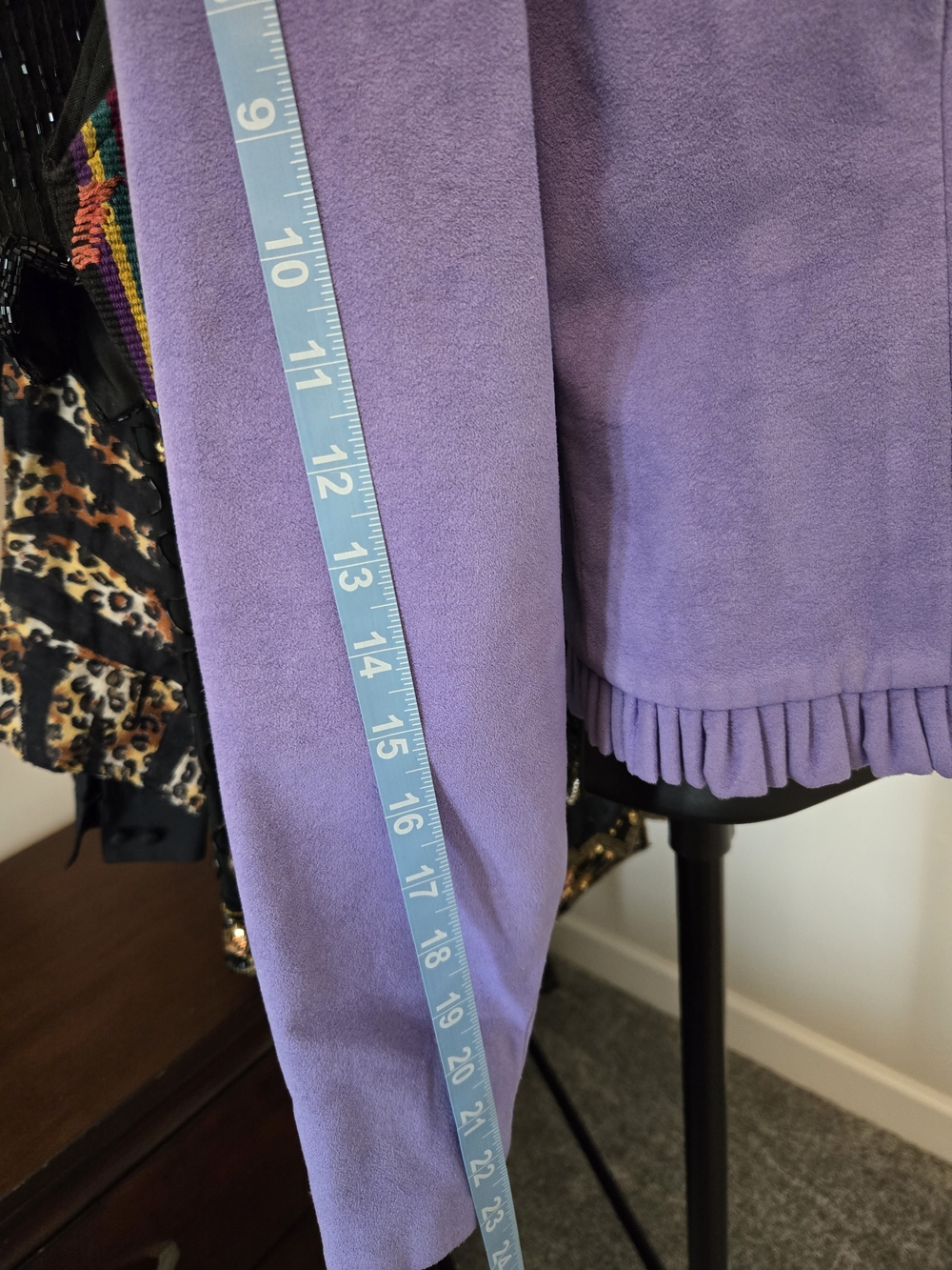 Short Women's Jacket - Picture 9 of 9